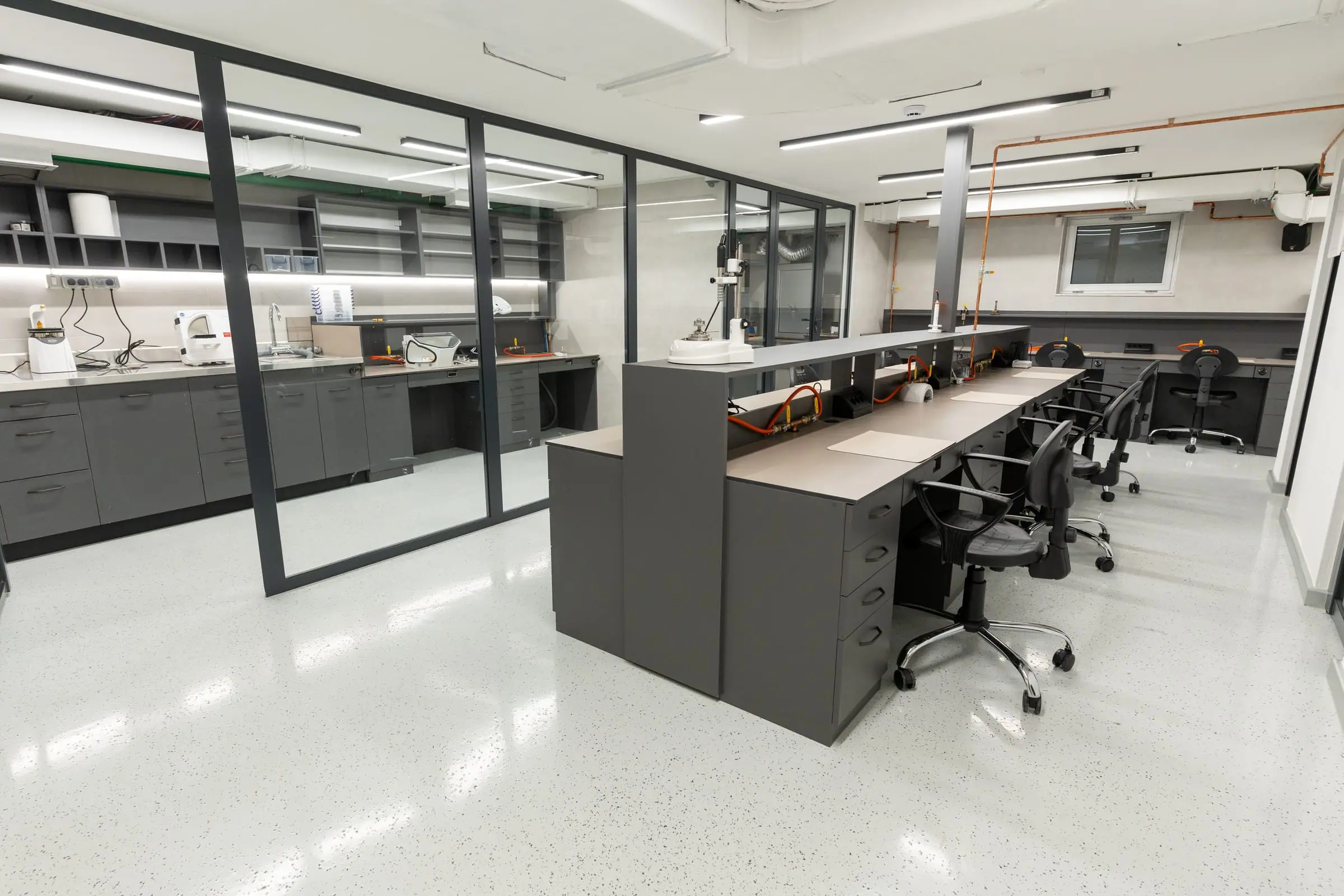 Workbenches in the dental laboratory