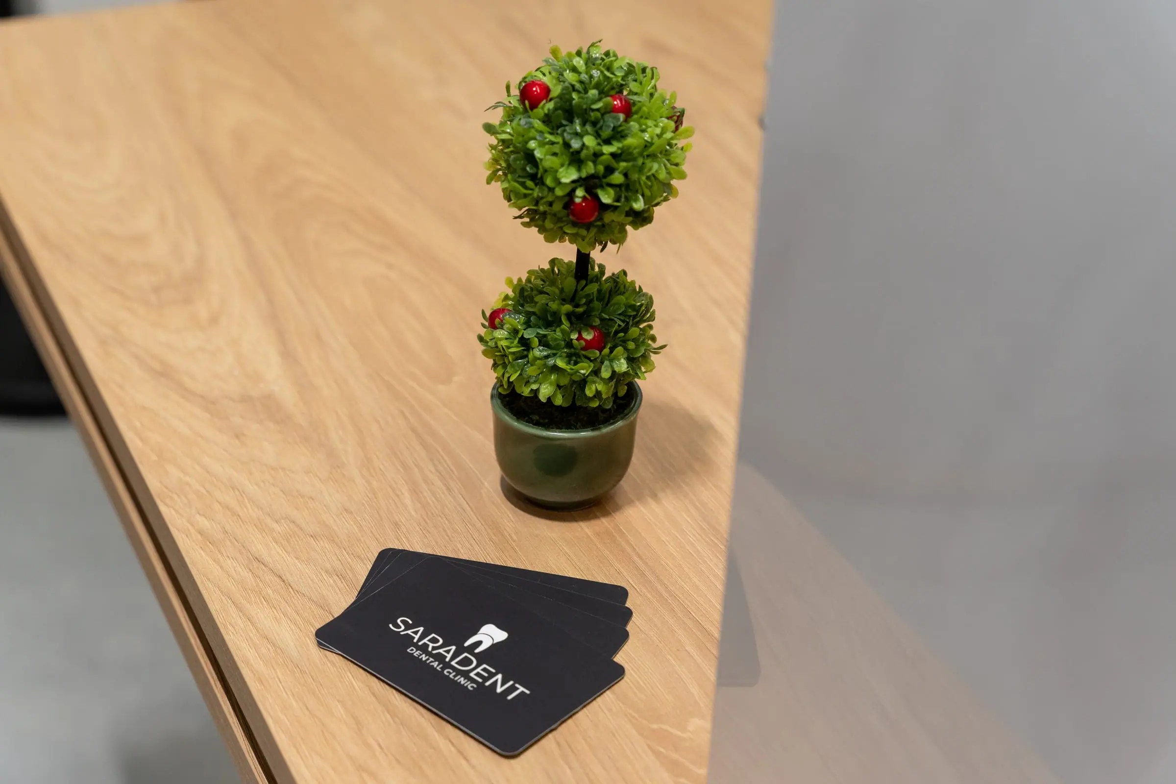 Saradent business cards on a wooden counter