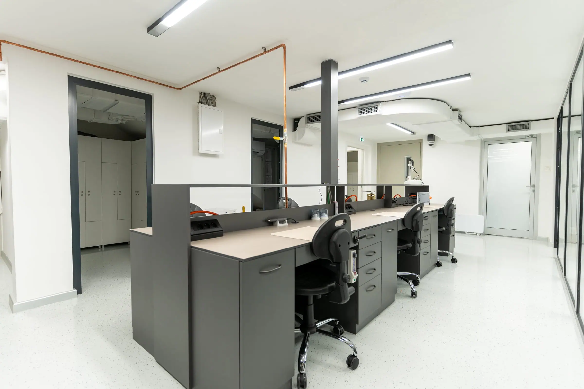 Corridor and workstations in the dental laboratory