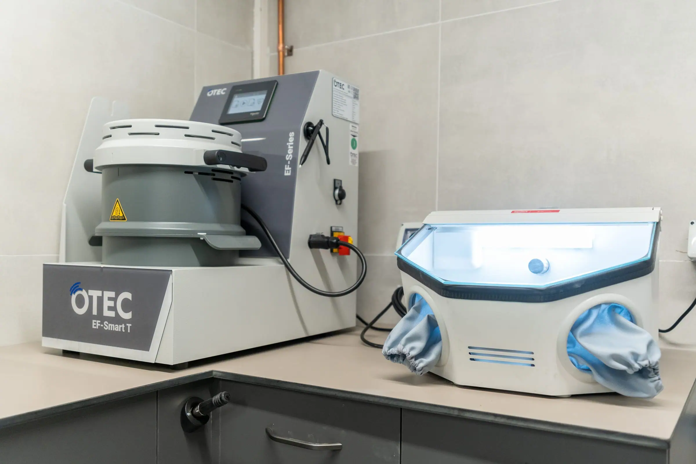 Laboratory equipment for finishing restorations